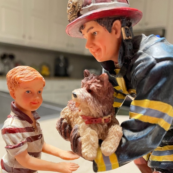 Vanmark 1998 Limited Edition Statue Red Hats Of Courage Firefighter RUFF RESCUE - Picture 4 of 9